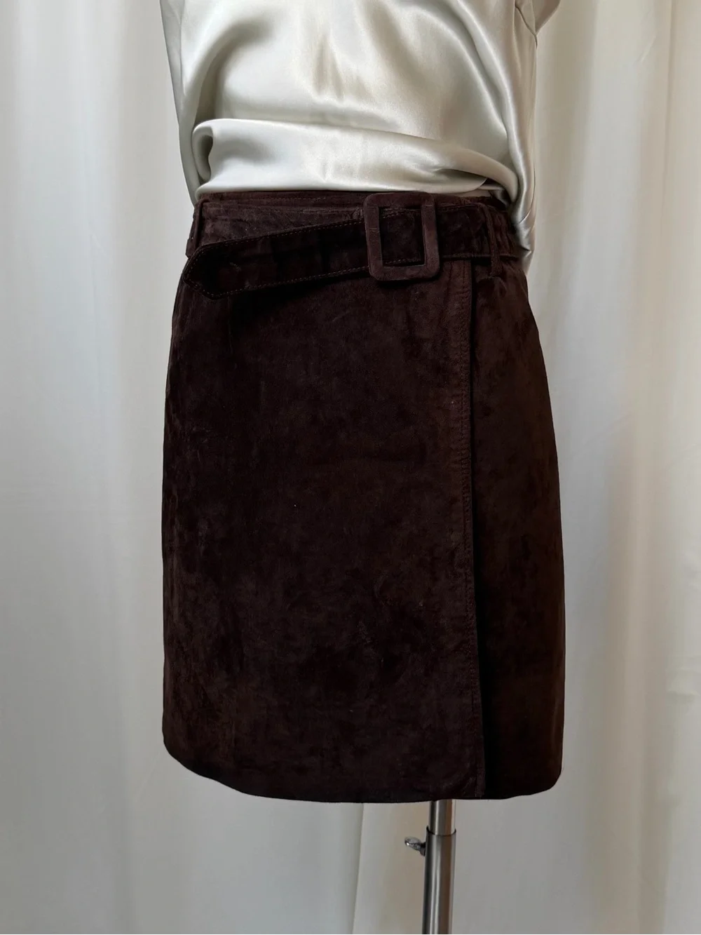 Vintage Ann Taylor Brown Leather Suede Wrap Skirt - Size 4. - Picture 5 of 15
